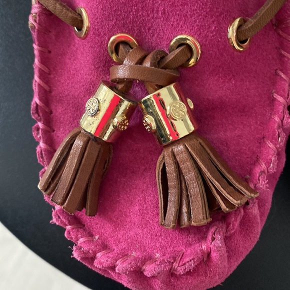 Tory Burch hot pink side and shearling lined slippers size 6 - Picture 2 of 6